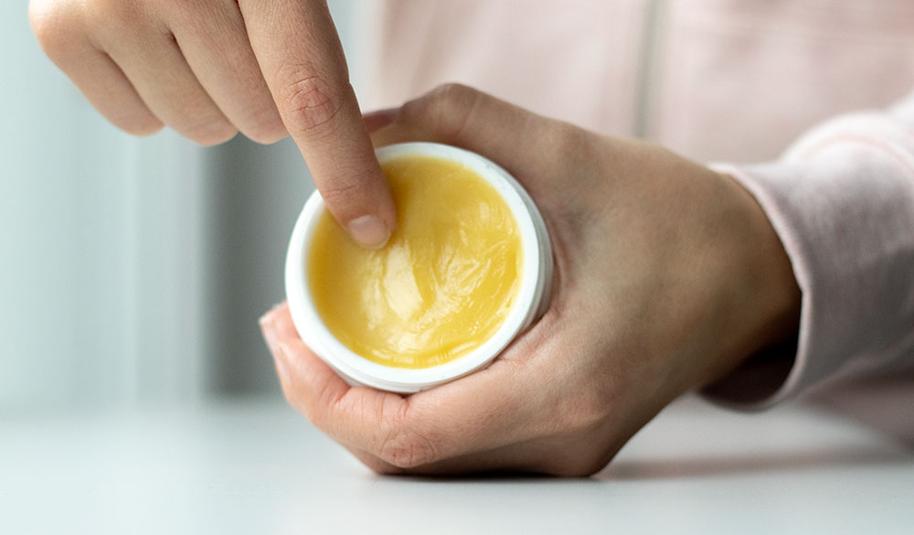 CBD VITAL Akutbalsam zur Tattoo Pflege CBD VITAL Akutbalsam zur Tattoo Pflege