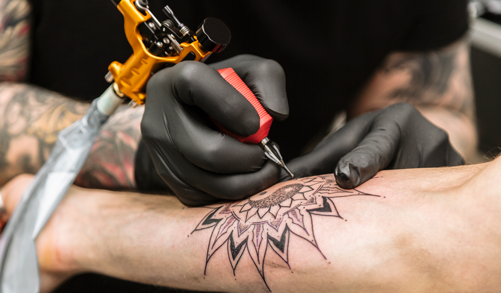 Richtige Pflege nach dem Tattoo stechen Richtige Pflege nach dem Tattoo stechen